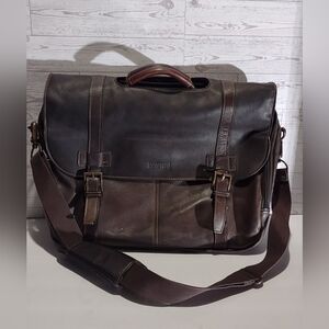 Kenneth Cole Reaction brown Colombian leather flapover messenger bag. 